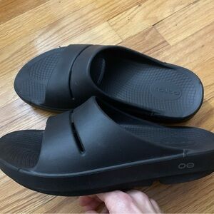 Oofos Ooaah Black Slide Sandals M9 W11
